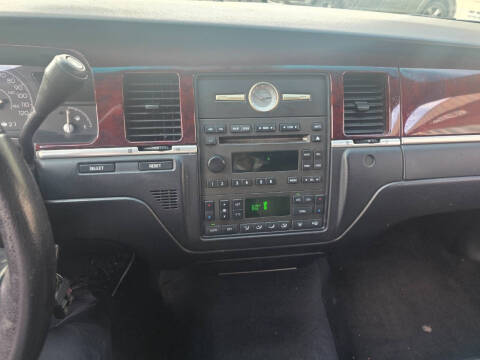 2005 Lincoln Town Car Executive