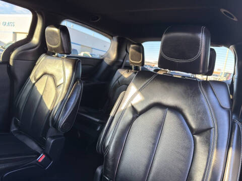 2025 Chrysler Voyager LX