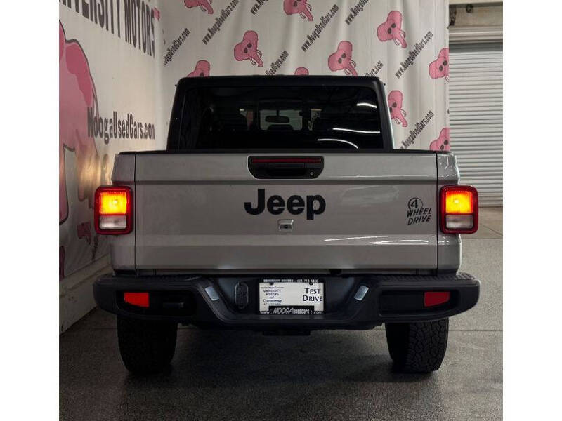 2021 Jeep Gladiator Willys