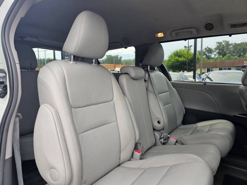 2017 Toyota Sienna XLE Premium 8-Passenger