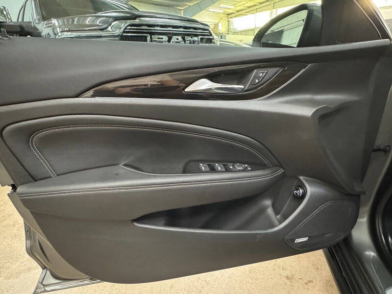 2018 Buick Regal TourX Essence