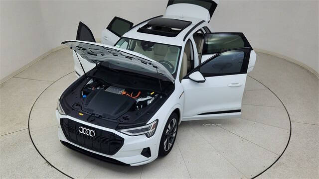 2022 Audi e-tron quattro Premium