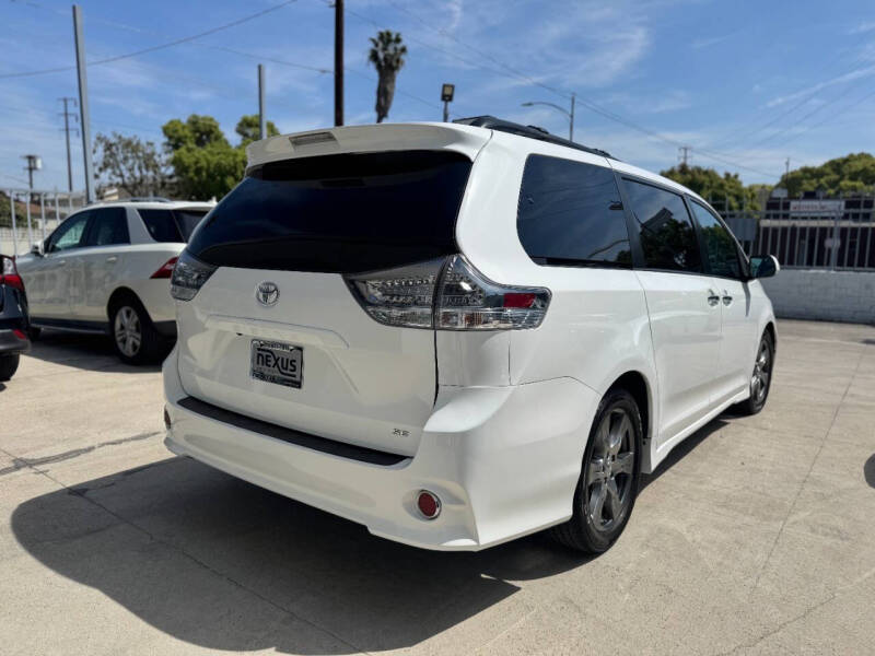 2017 Toyota Sienna SE 8-Passenger