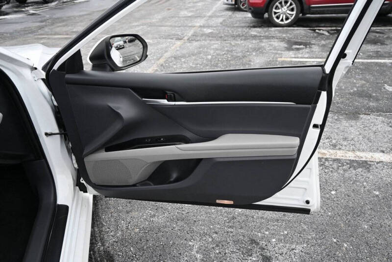 2019 Toyota Camry Hybrid LE