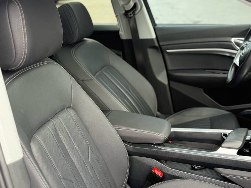 2019 Audi e-tron quattro Premium Plus