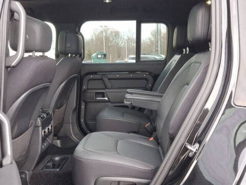 2025 Land Rover Defender 130 V8 P500