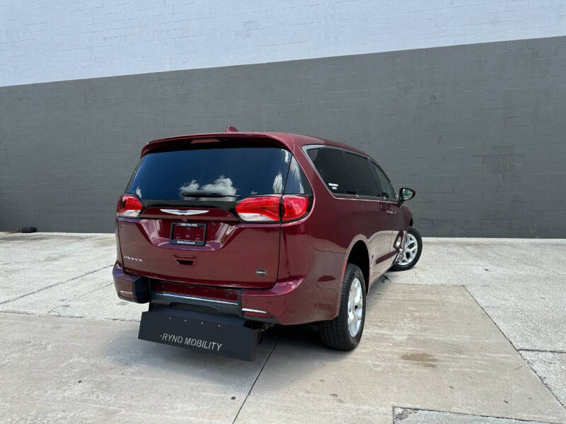 2017 Chrysler Pacifica Touring-L