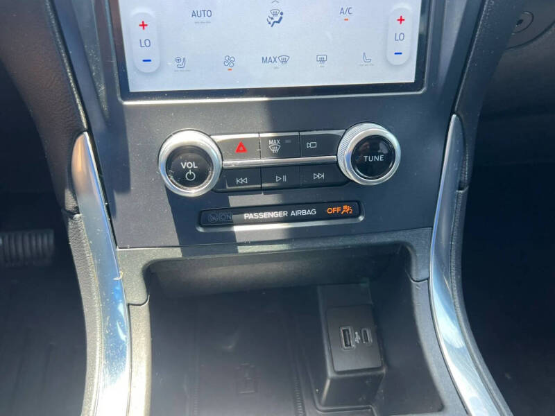 2022 Ford Edge Titanium