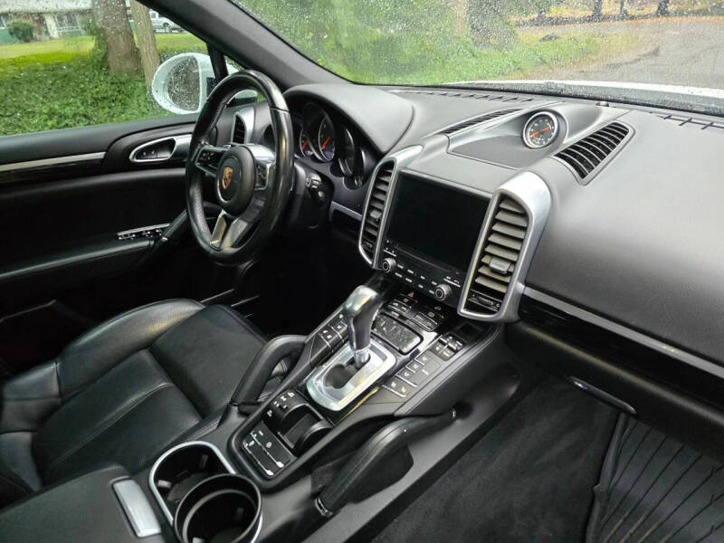 2017 Porsche Cayenne Platinum Edition