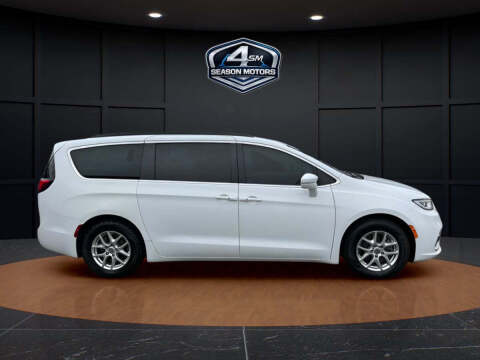 2022 Chrysler Pacifica Touring L