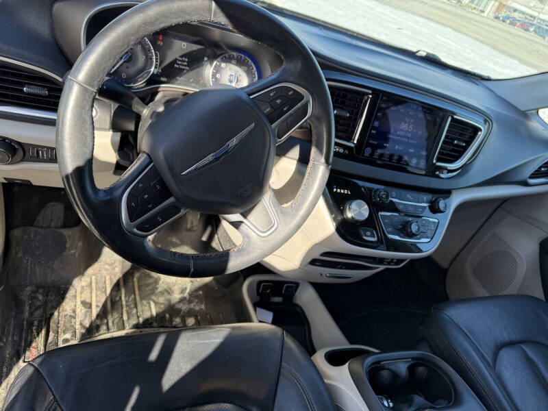 2017 Chrysler Pacifica Touring-L Plus