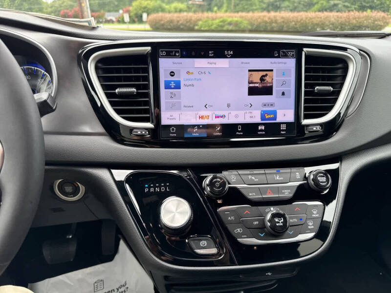 2026 Chrysler Voyager LX