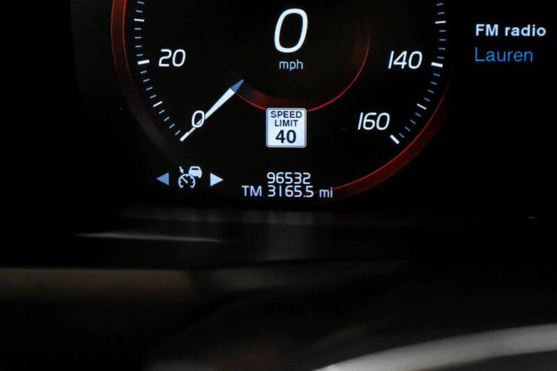 2017 Volvo XC90 T6 Momentum