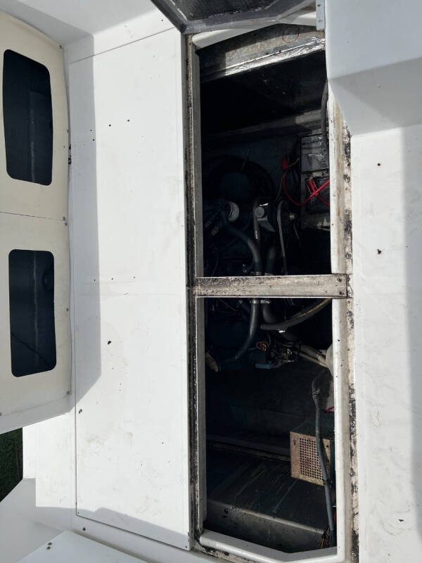 1990 Regal Commodore 265 Cabin Cruiser