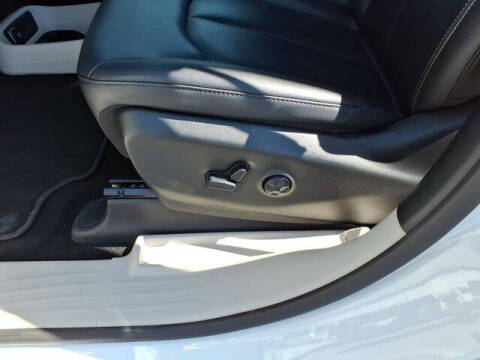 2024 Chrysler Pacifica Plug-In Hybrid Select
