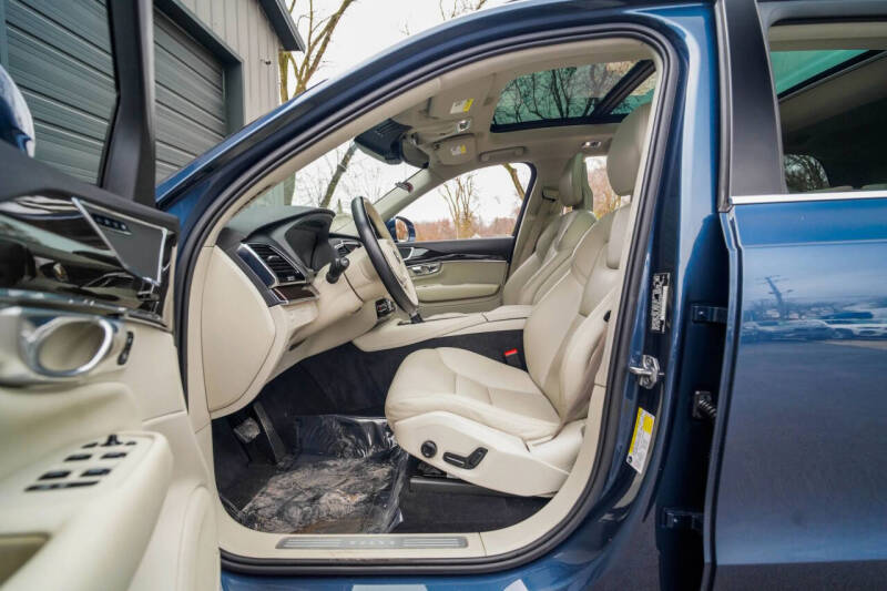 2018 Volvo XC90 T6 Momentum