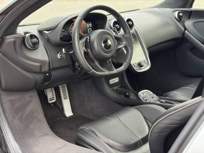 2017 McLaren 570GT