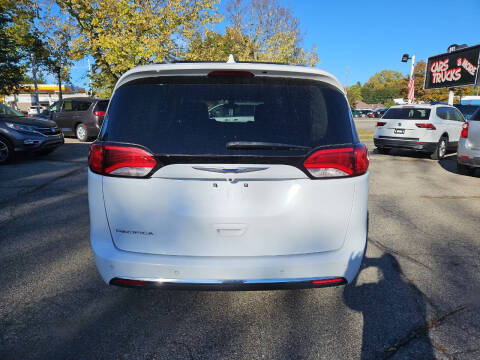 2020 Chrysler Pacifica Touring L
