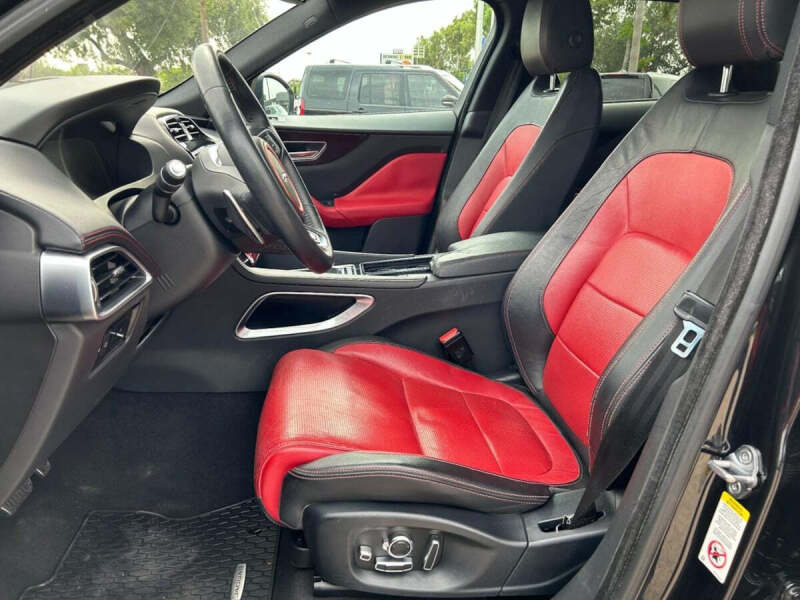 2018 Jaguar F-PACE 25t R-Sport