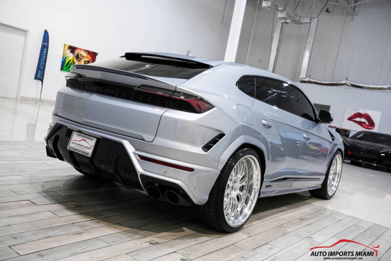 2025 Lamborghini Urus SE