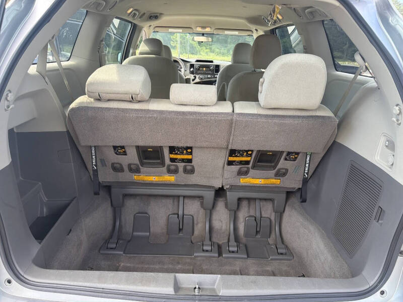 2012 Toyota Sienna Base 7-Passenger