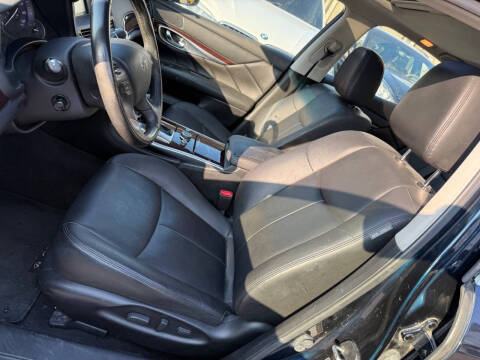 2015 Infiniti Q70 3.7