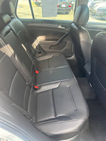 2018 Volkswagen Golf TSI SE