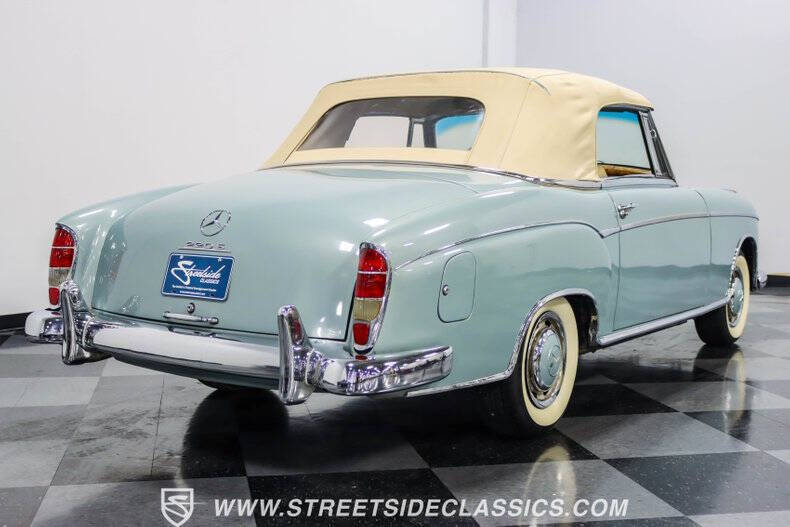 1959 Mercedes-Benz 220S