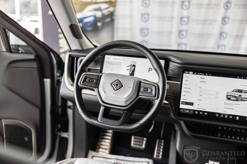 2024 Rivian R1S
