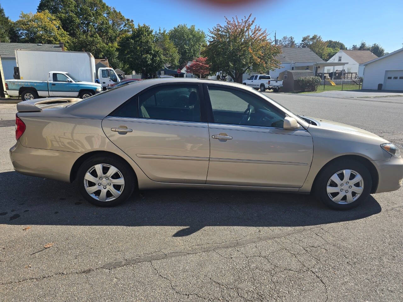 2004 Toyota Camry for sale at QUEENSGATE AUTO SALES in York, PA