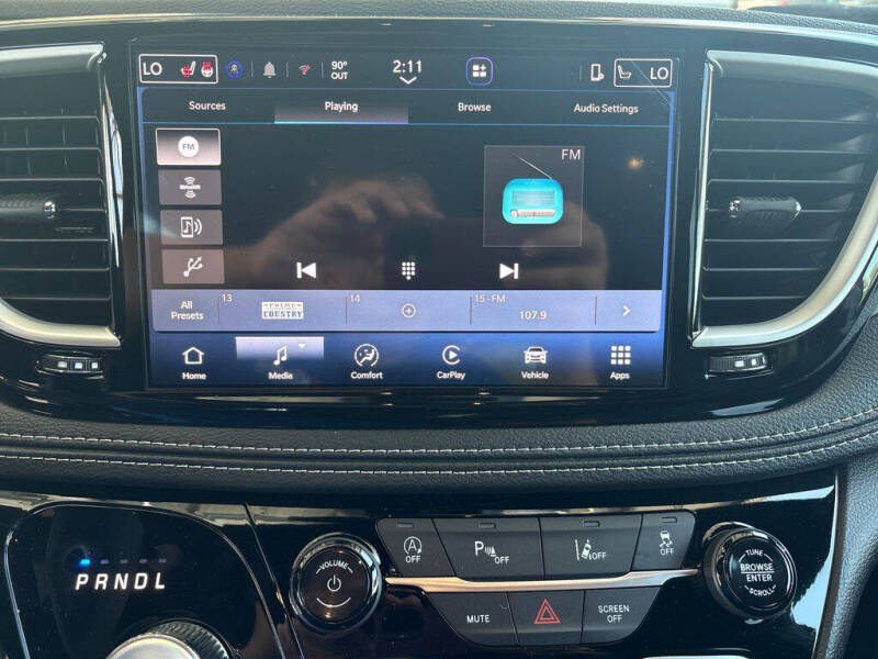 2027 Chrysler Pacifica Select