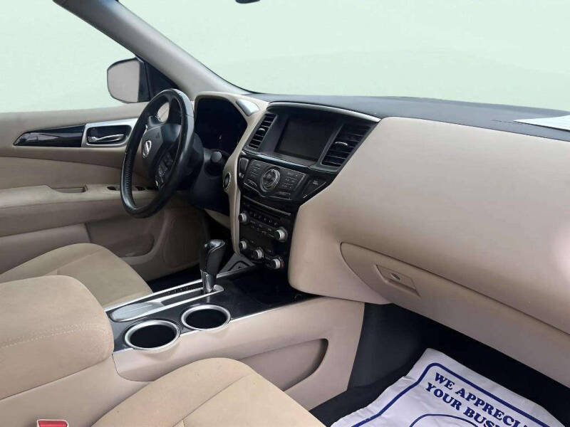 2016 Nissan Pathfinder SV