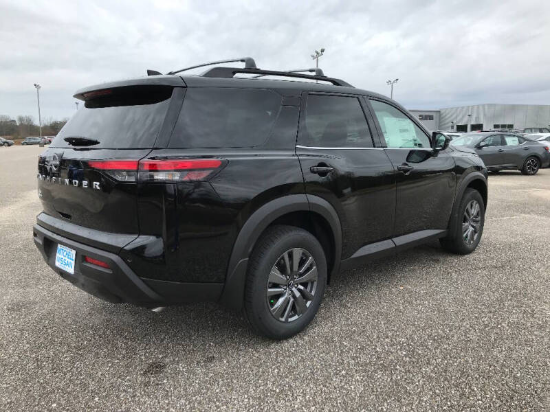 2025 Nissan Pathfinder SV