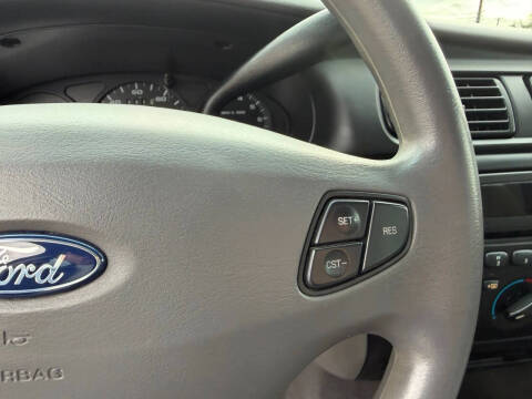 2002 Ford Taurus SE