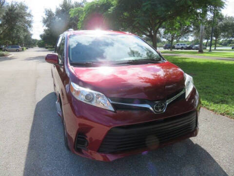 2020 Toyota Sienna LE Mobility 7-Passenger