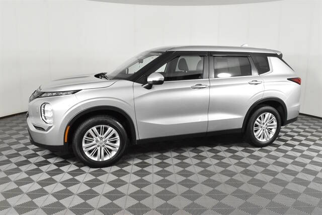 2024 Mitsubishi Outlander ES