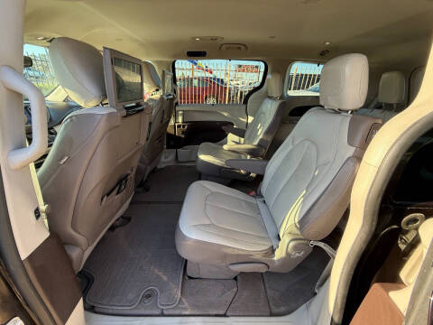 2017 Chrysler Pacifica Touring-L Plus