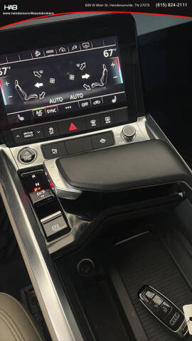 2021 Audi e-tron quattro Premium