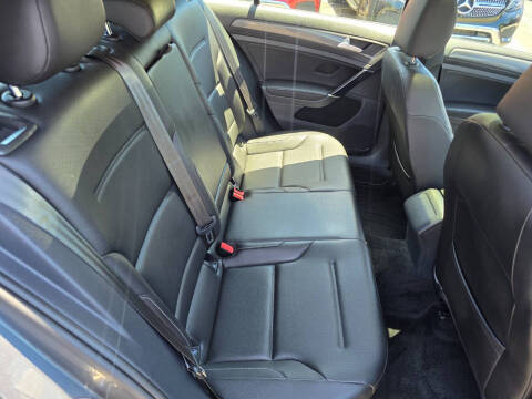 2019 Volkswagen Golf SE