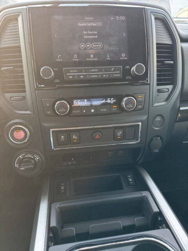 2024 Nissan Titan SV