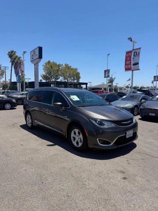 2017 Chrysler Pacifica Touring-L Plus