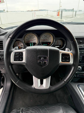 2013 Dodge Challenger SXT Plus