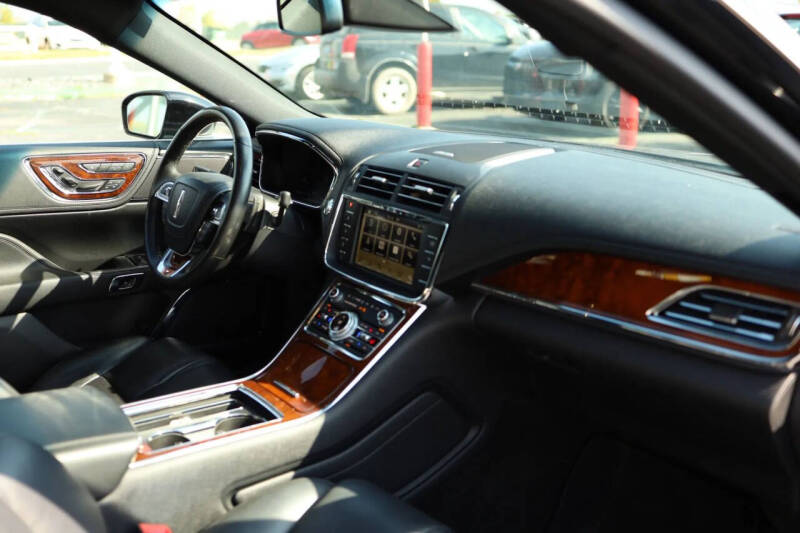 2019 Lincoln Continental Select