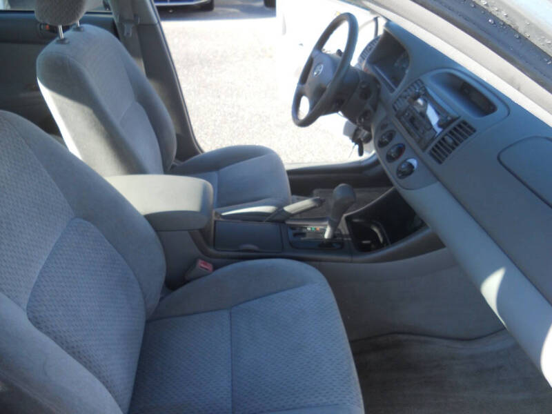 2003 Toyota Camry LE photo 22