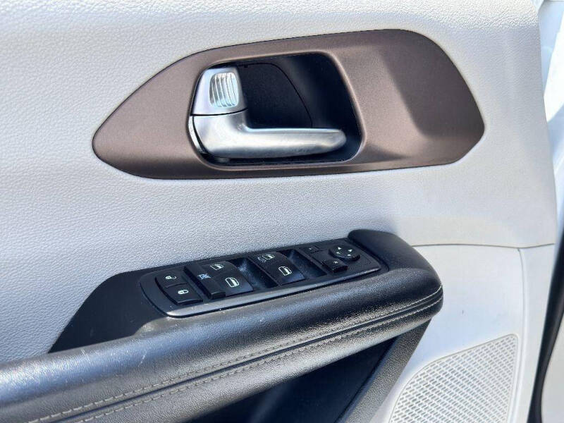 2020 Chrysler Voyager L