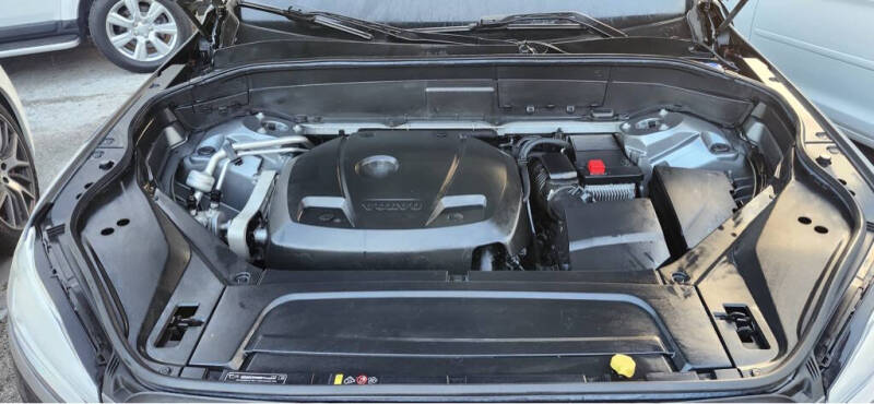 2016 Volvo XC90 T6 Momentum