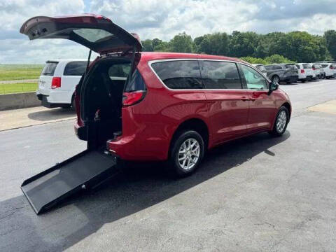 2027 Chrysler Pacifica Select