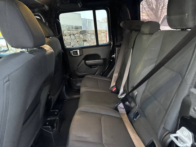 2022 Jeep Gladiator Sport S