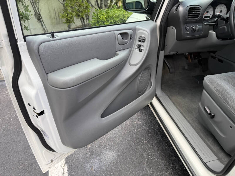 2004 Dodge Grand Caravan SXT