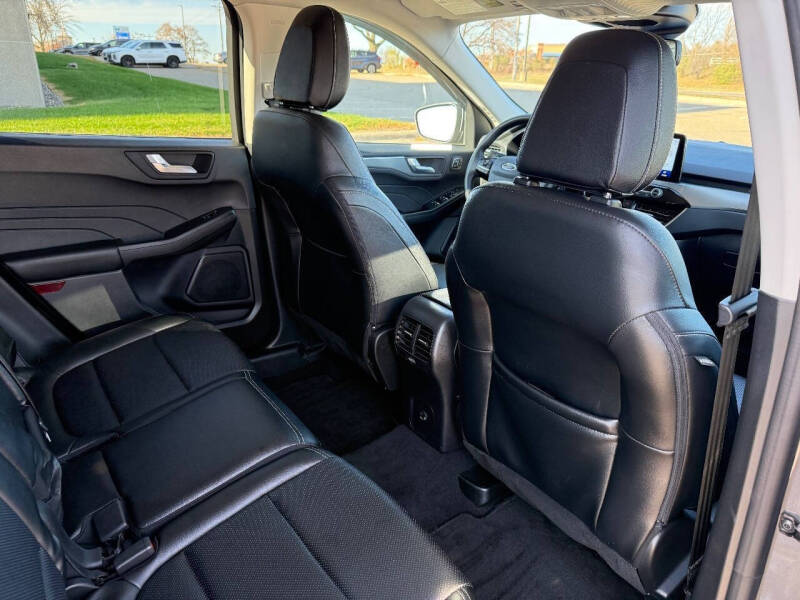 2022 Ford Escape Titanium